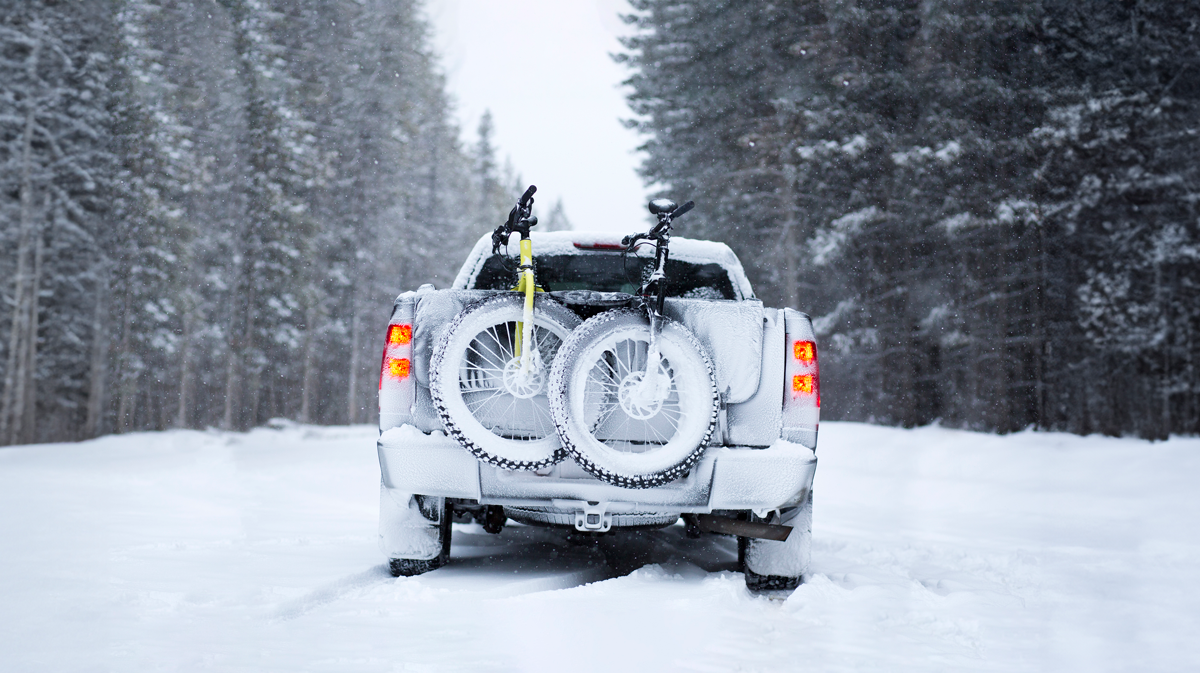 truck-mountain-bikes-snow truck with mountain bikes winter